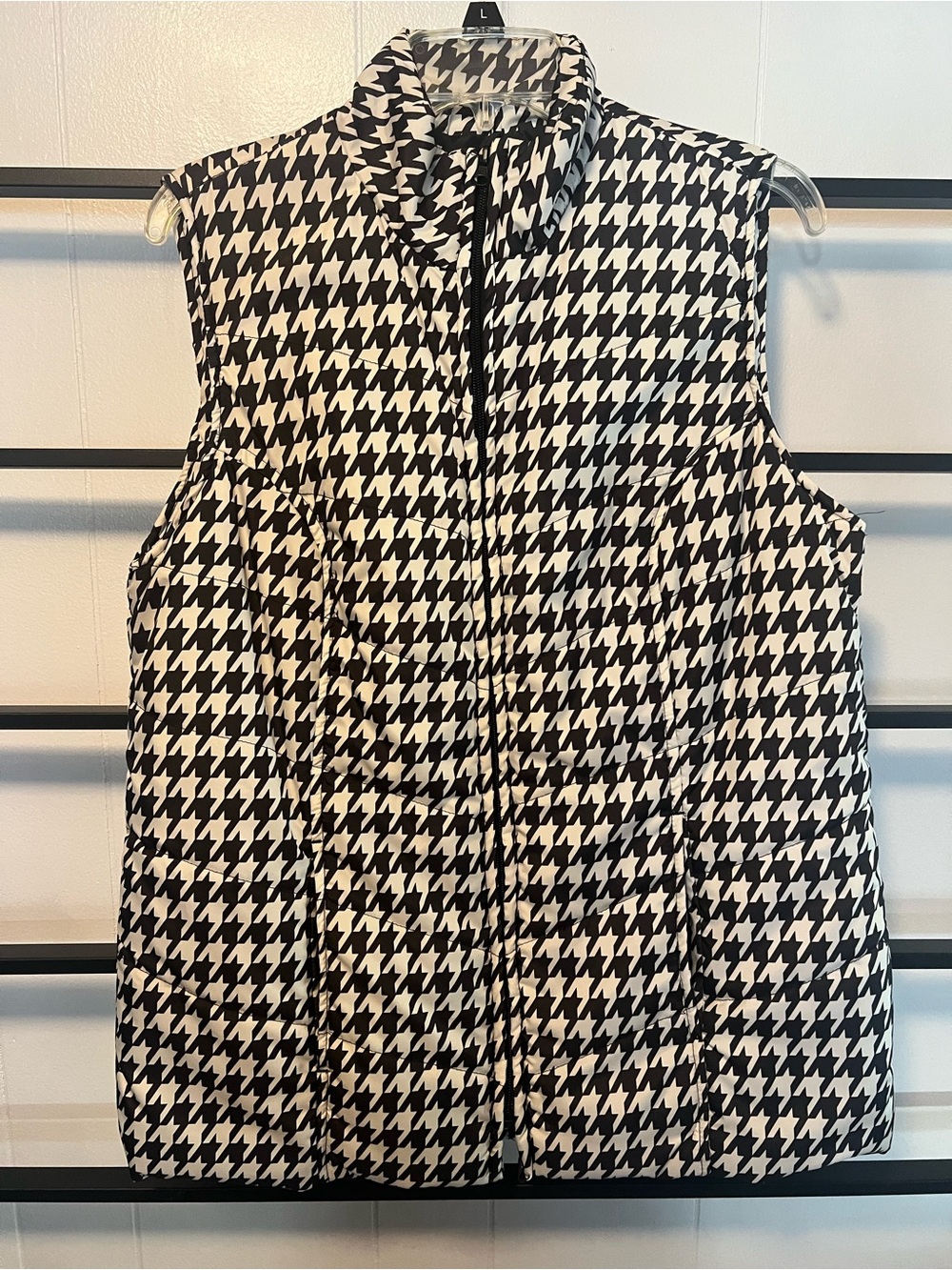 EUC women’s size large Kim Roger’s zip up vest, H11